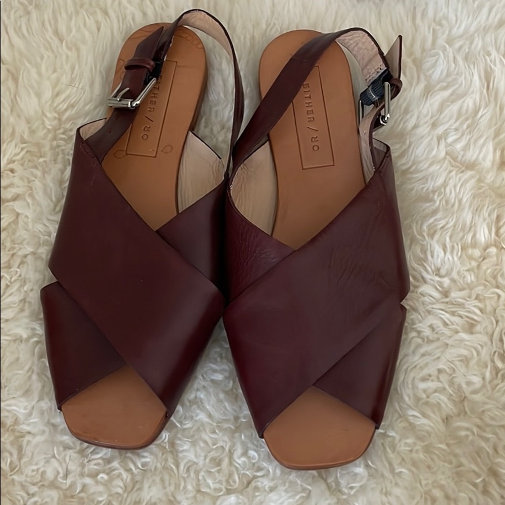 Maroon sandal
